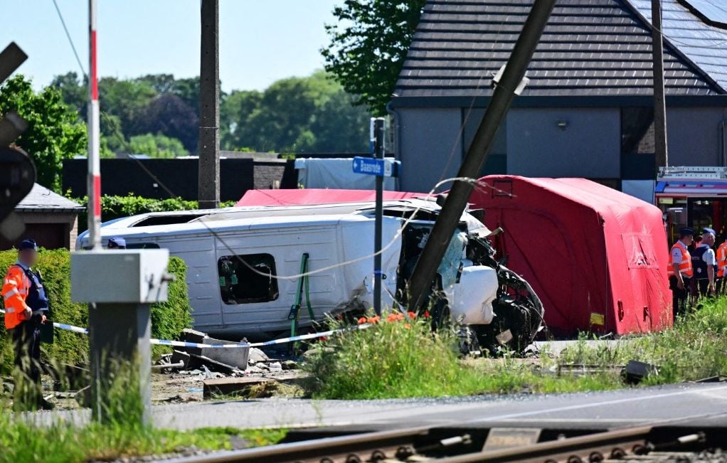 Varios muertos en un accidente entre un autobús escolar y un tren Varios muertos en un accidente entre un autobús escolar y un tren